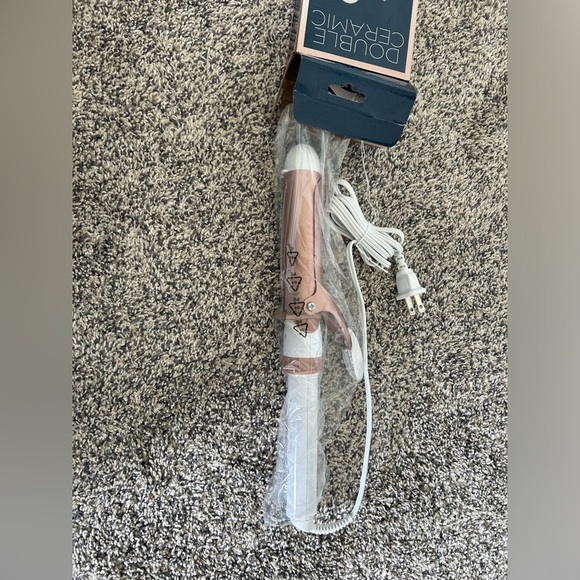 Conair Double Ceramic 1 1/4-Inch Curling Iron
*Brand New* - Picture 5 of 5